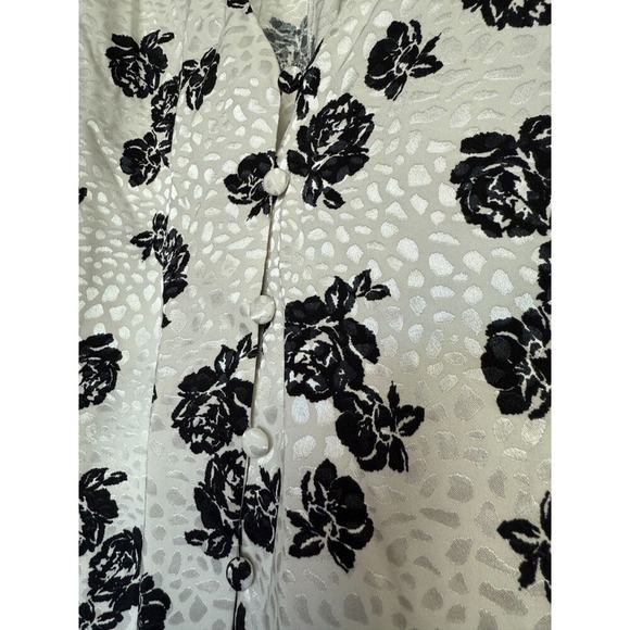 Lane Bryant White Allover Black Roses Animal Print Button Front Blouse‎ Plus 22W - Picture 3 of 7